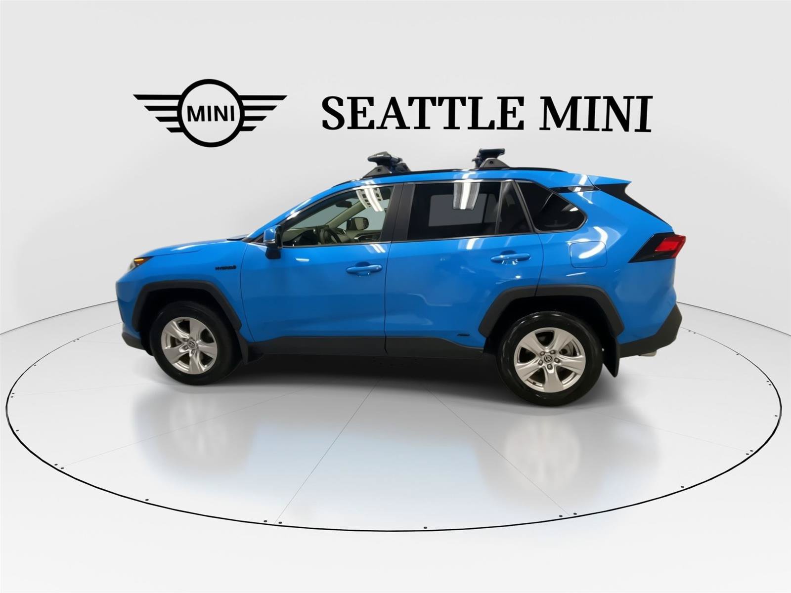 Used 2020 Toyota RAV4 XLE w/ XLE Grade Weather Package AWD/4WD image 6