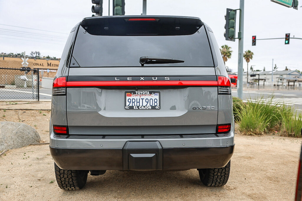 Used 2024 Lexus GX 550 w/ Accessory Package (2T) AWD/4WD image 24