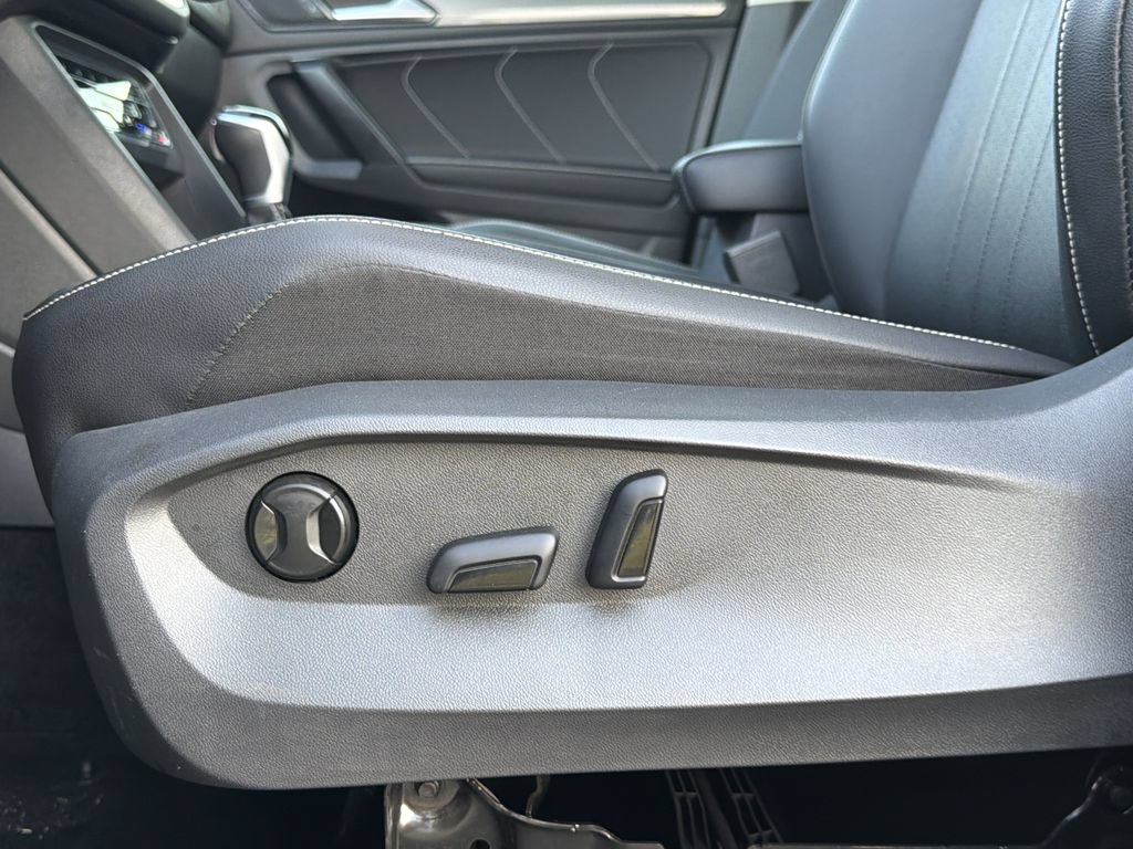 Used 2023 Volkswagen Tiguan SE w/ Panoramic Sunroof Package FWD image 21