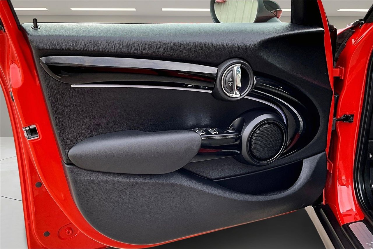 Used 2019 MINI Cooper S w/ Signature Upholstery Package image 20