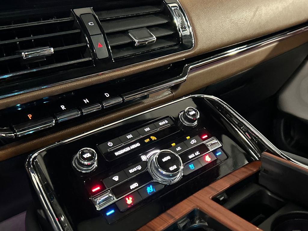 Certified 2023 Lincoln Navigator Reserve AWD/4WD image 17