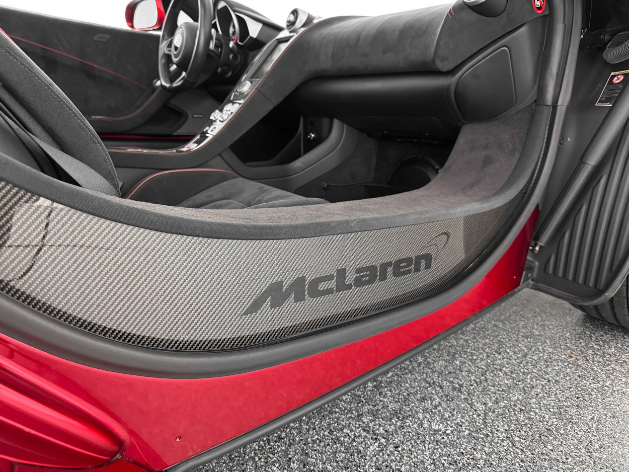Used 2015 McLaren 650S Spider image 27