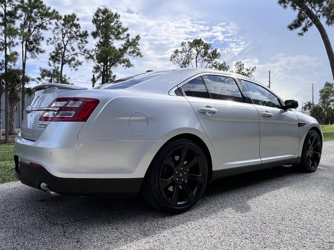 Used 2019 Ford Taurus SHO AWD/4WD image 10