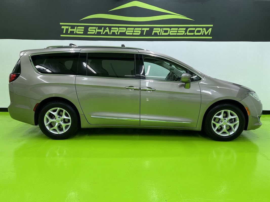 Used 2017 Chrysler Pacifica Touring-L Plus w/ Tire & Wheel Group FWD image 11