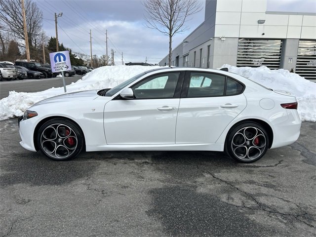 Used 2022 Alfa Romeo Giulia Ti image 5