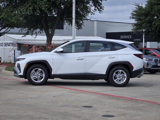 Used 2025 Hyundai Tucson SE FWD image 4