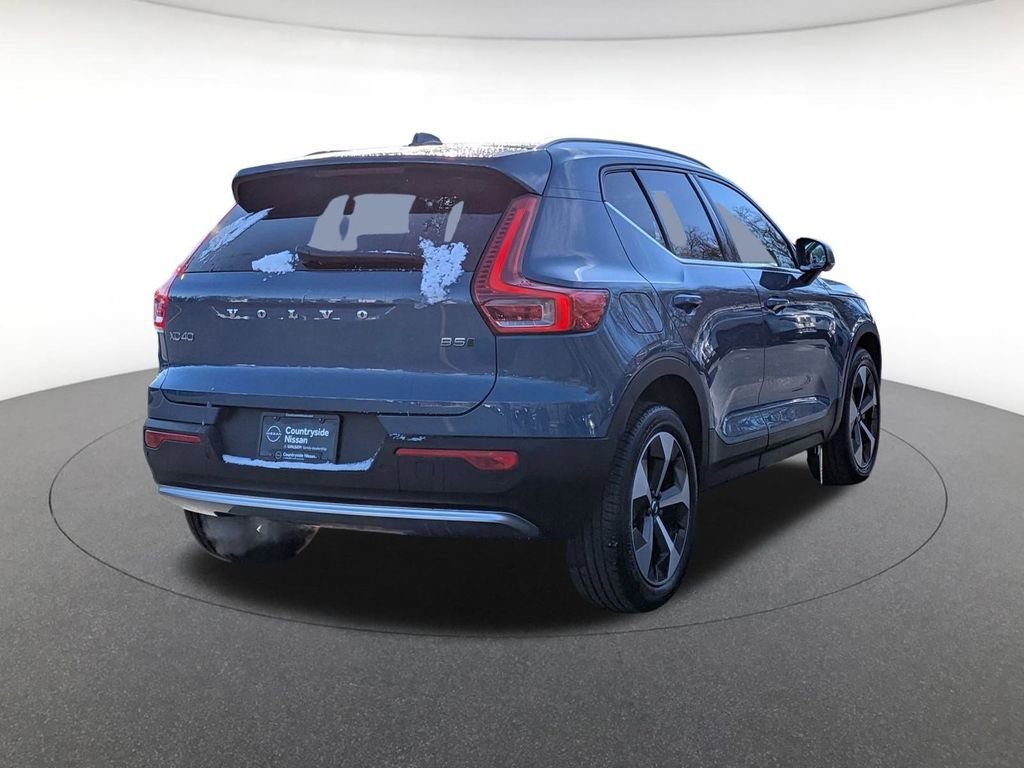 Used 2025 Volvo XC40 B5 Plus image 5
