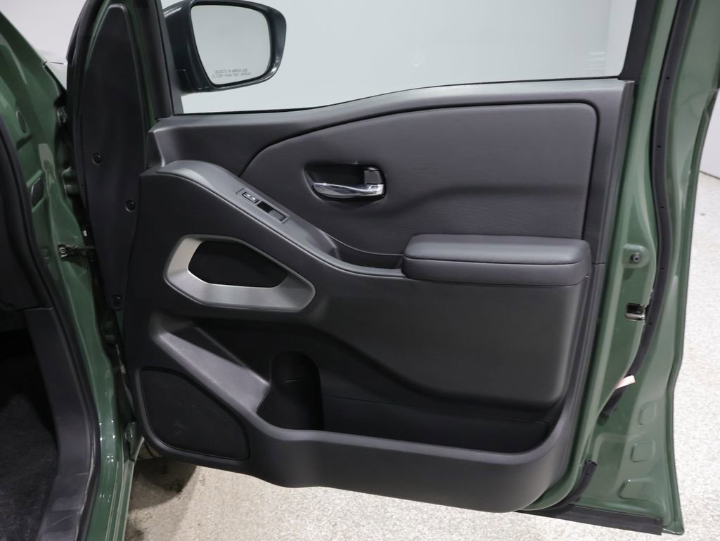 Used 2024 Nissan Frontier SV image 23