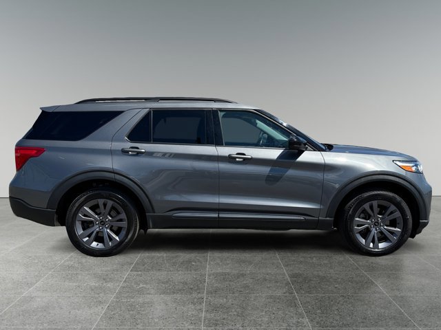 Used 2023 Ford Explorer XLT w/ Equipment Group 202A AWD/4WD image 7