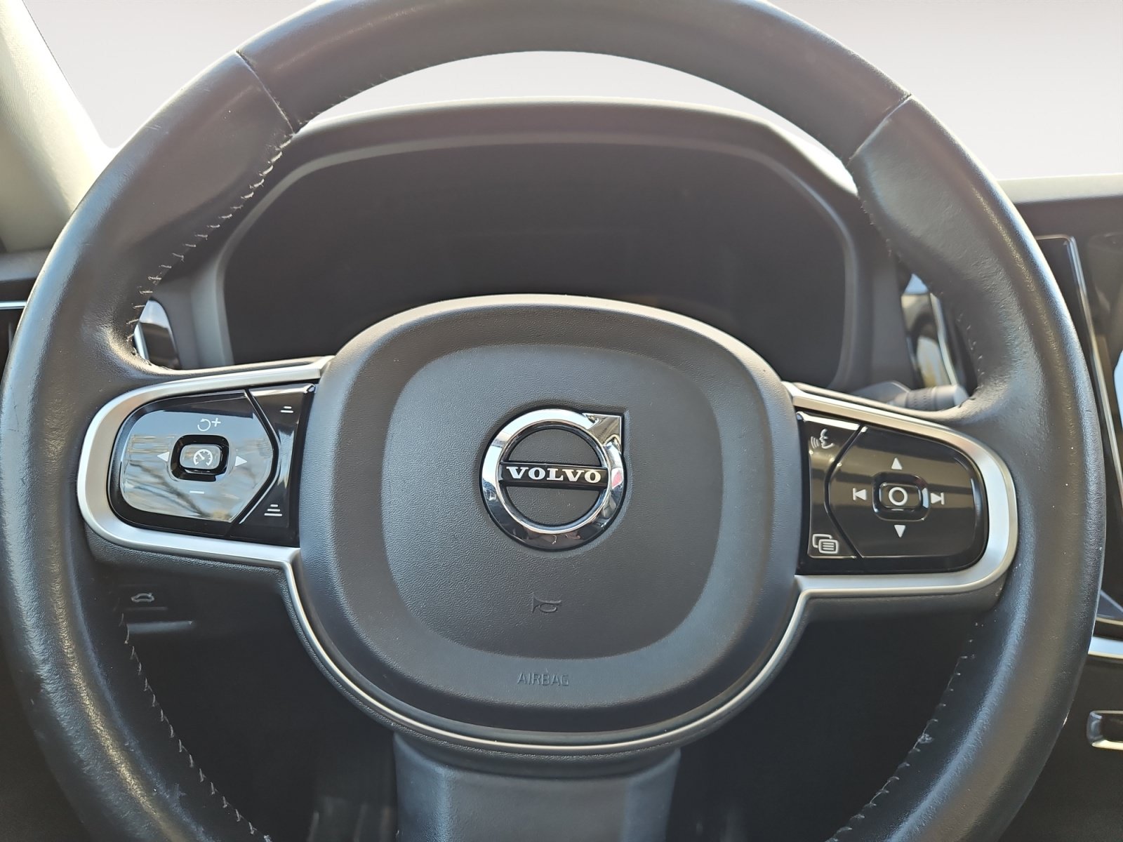 Used 2019 Volvo S60 T5 Momentum FWD image 12