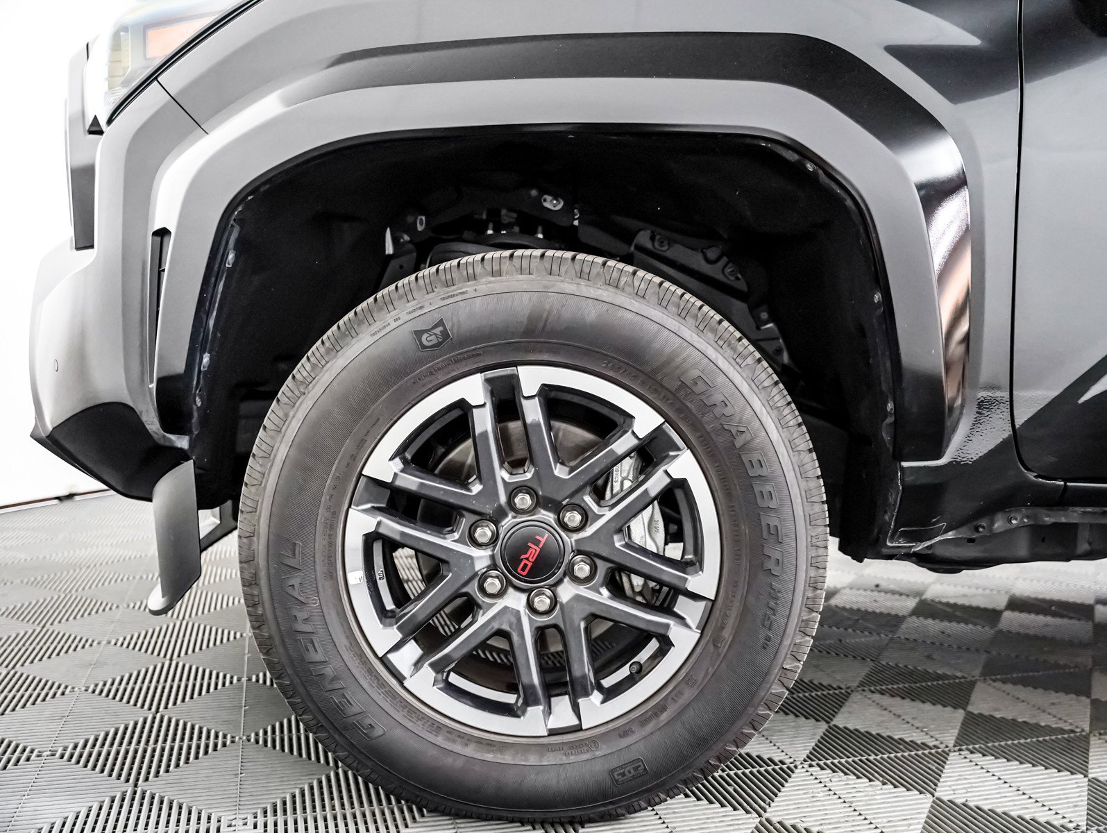 Used 2025 Toyota Tacoma TRD Sport w/ TRD Sport Upgrade Package AWD/4WD image 4