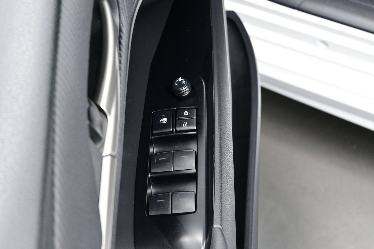 Used 2025 Toyota Camry SE FWD image 10
