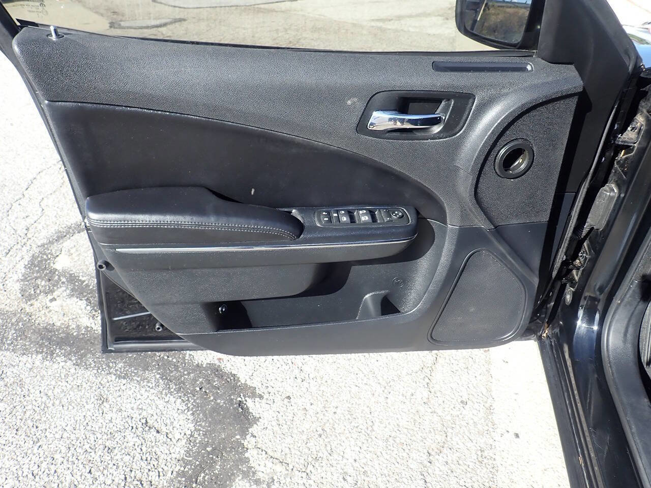 Used 2013 Dodge Charger SE image 8