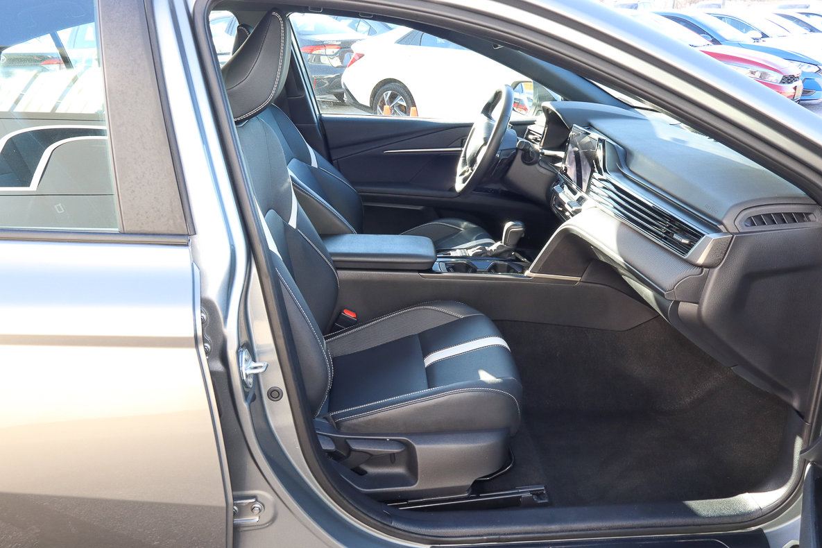 Used 2025 Toyota Camry SE image 24