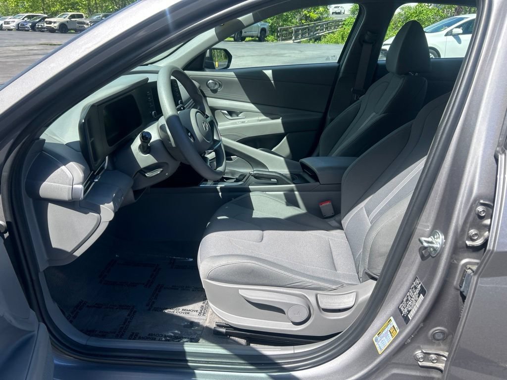 Used 2024 Hyundai Elantra SE FWD image 10