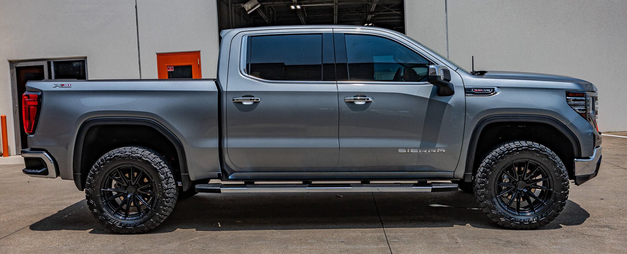 Used 2023 GMC Sierra 1500 SLT w/ SLT Premium Package AWD/4WD image 11