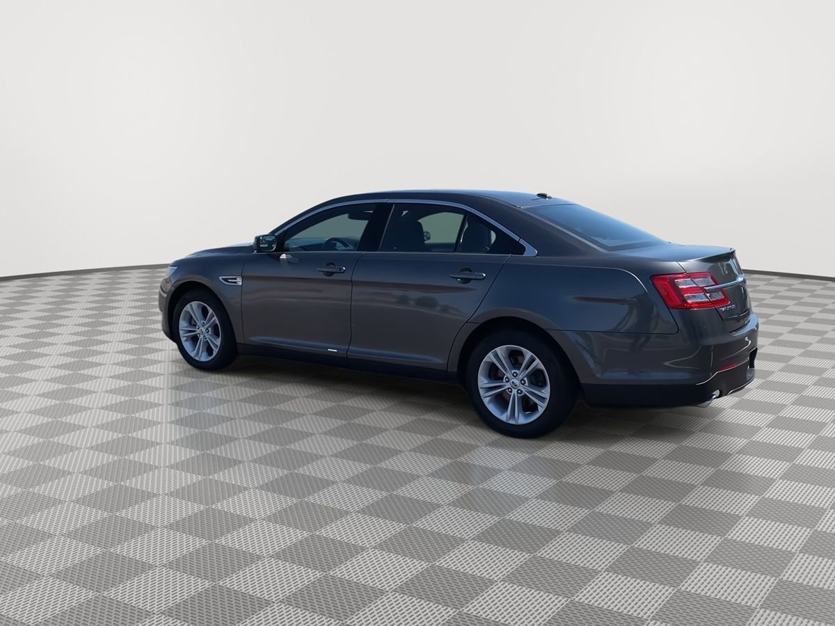 Used 2018 Ford Taurus SEL FWD image 5