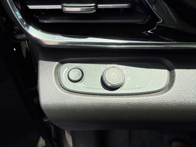 Used 2024 Buick Envista Sport Touring w/ Convenience I Package FWD image 28