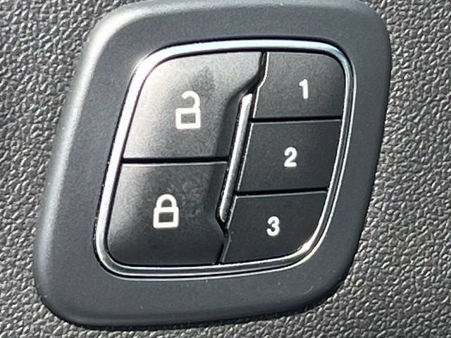 Used 2023 Ford Escape Platinum w/ Premium Technology Package AWD/4WD image 17