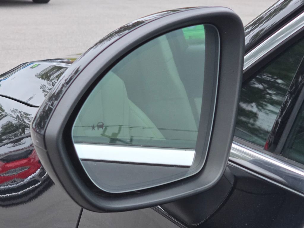 Used 2022 Buick Envision Essence w/ Technology Package I FWD image 9