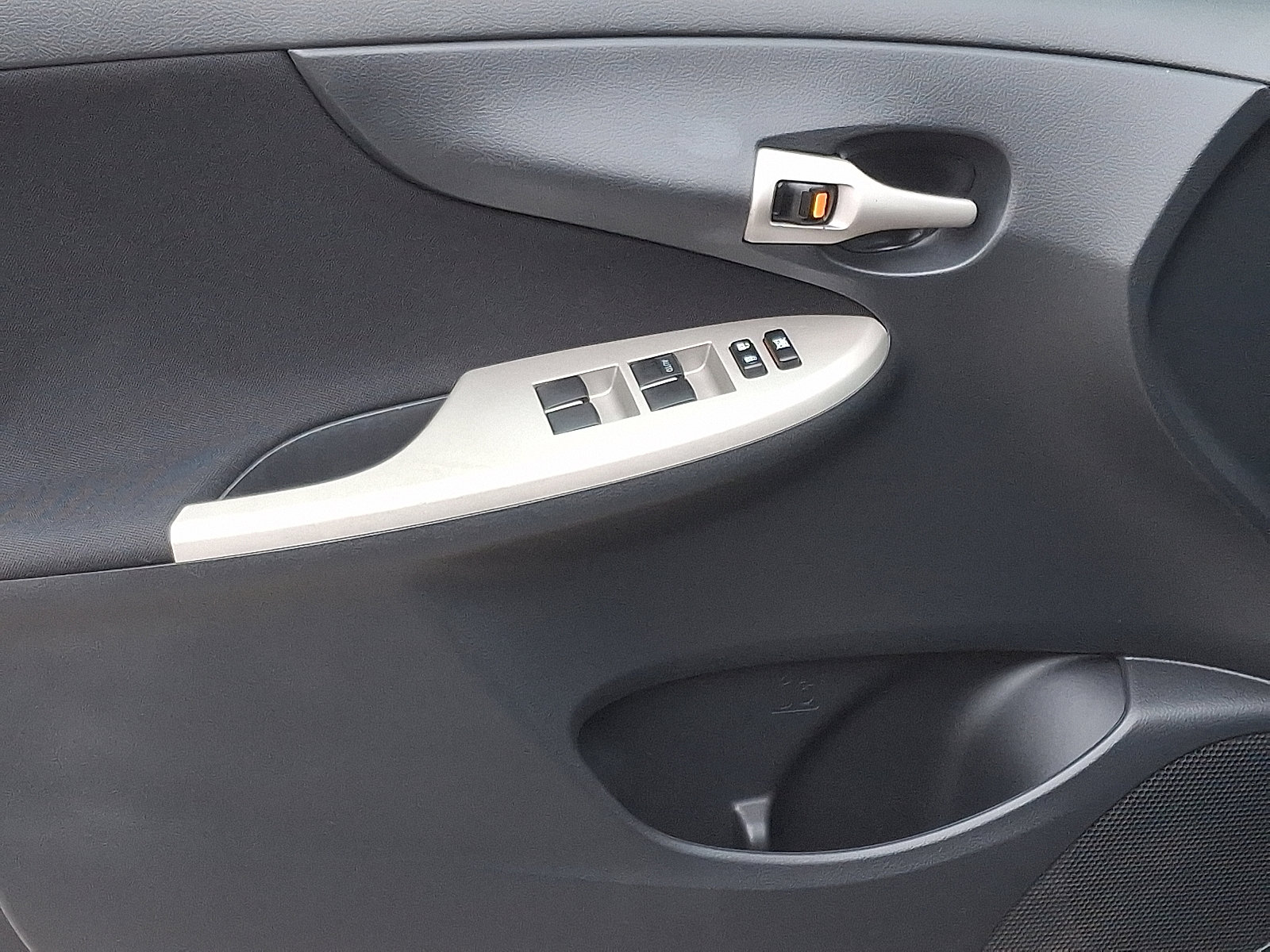 Used 2010 Toyota Corolla S image 12