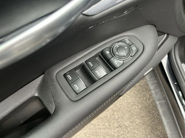 Used 2025 Cadillac XT5 Premium Luxury FWD image 17