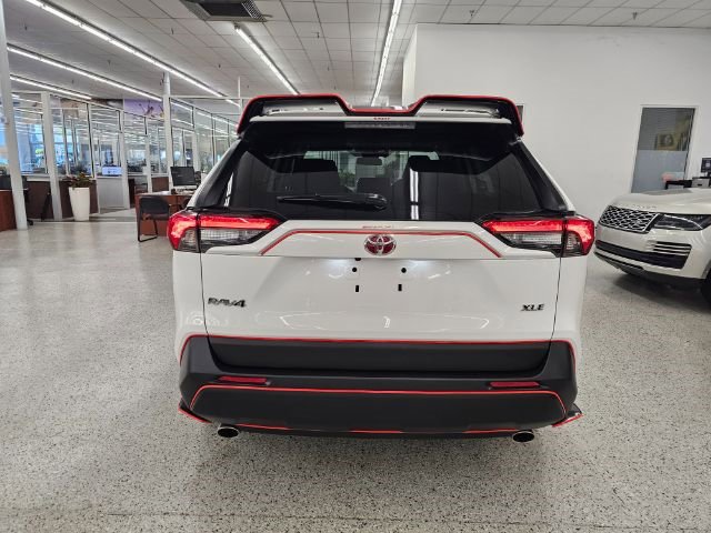 Used 2022 Toyota RAV4 XLE w/ Convenience Package image 5