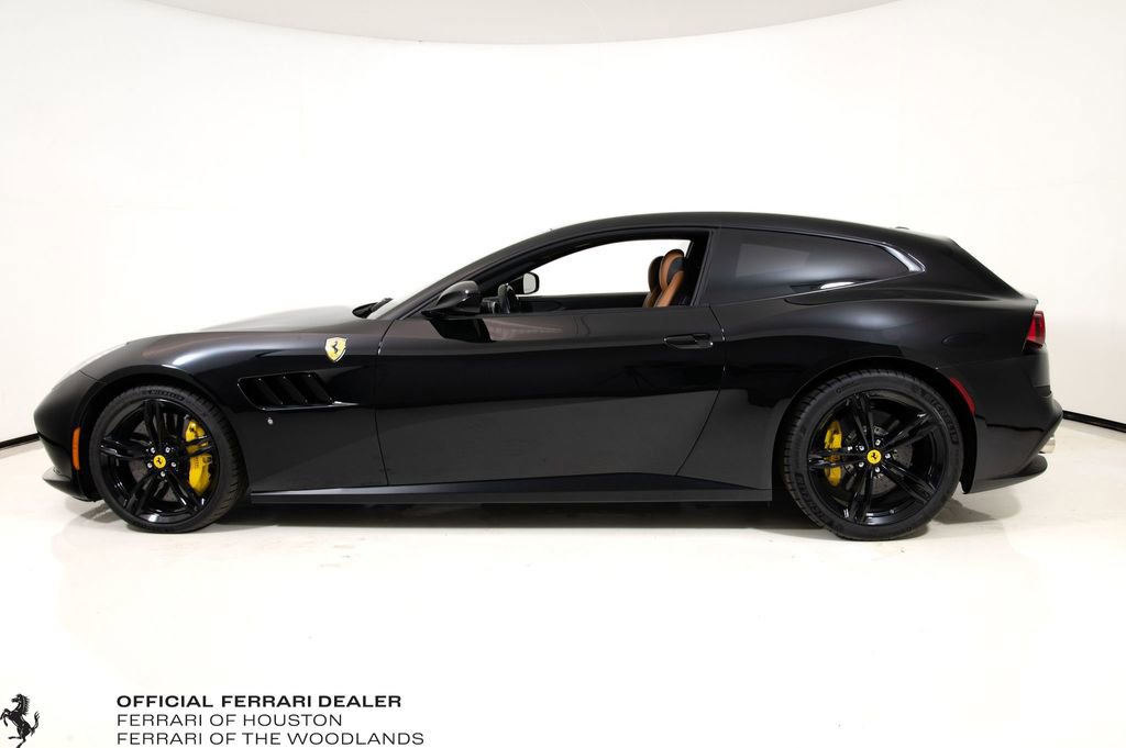 Used 2018 Ferrari GTC4Lusso image 8