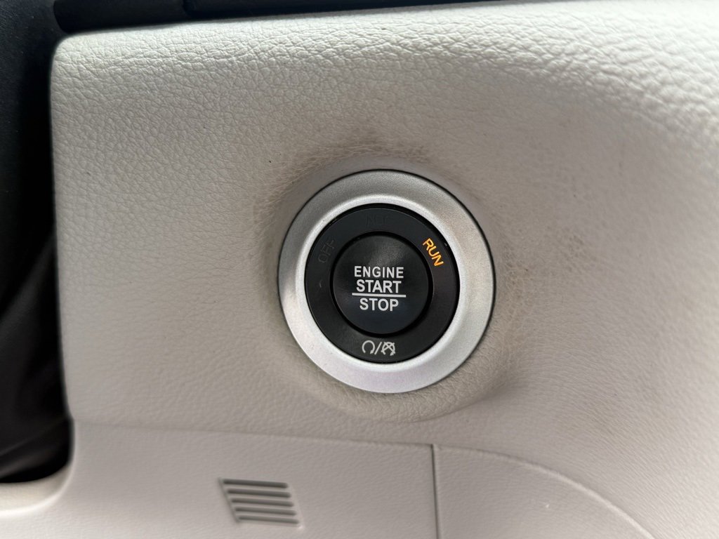 Used 2018 Chrysler Pacifica Limited image 21