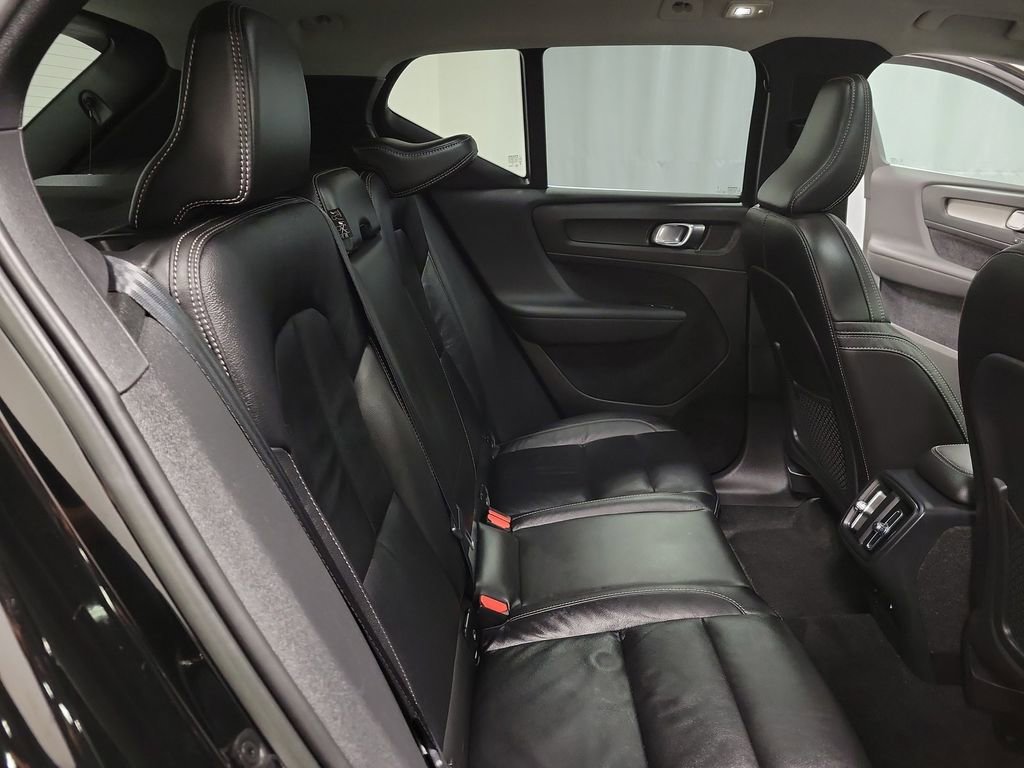 Used 2023 Volvo XC40 B5 Plus AWD/4WD image 21