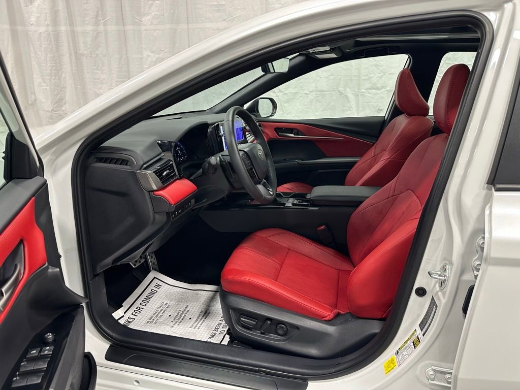 Used 2025 Toyota Camry XSE FWD image 10