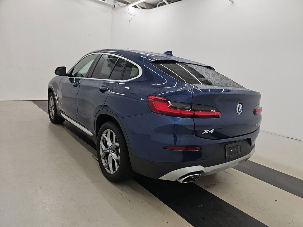 Used 2025 BMW X4 xDrive30i image 4