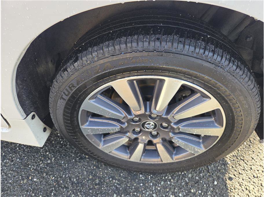 Used 2020 Toyota Sienna Limited Premium w/ Carpet Mat Package image 8