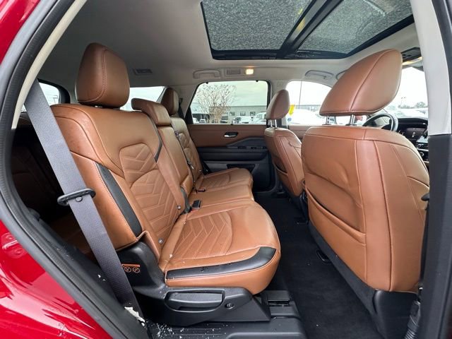 Used 2022 Nissan Pathfinder Platinum w/ Cargo Package image 31