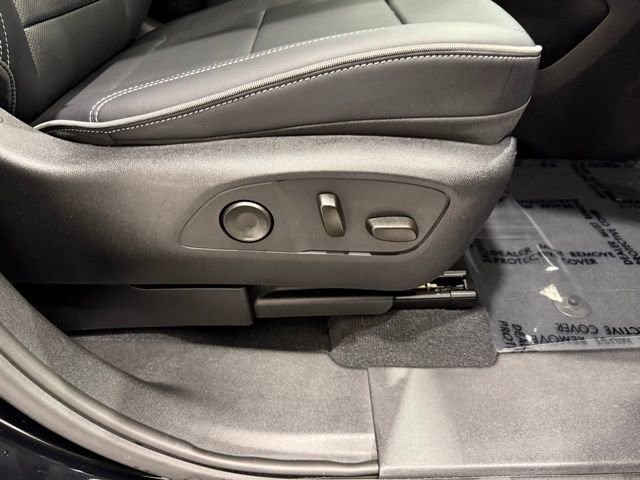 Used 2025 Chevrolet Silverado EV LT image 21