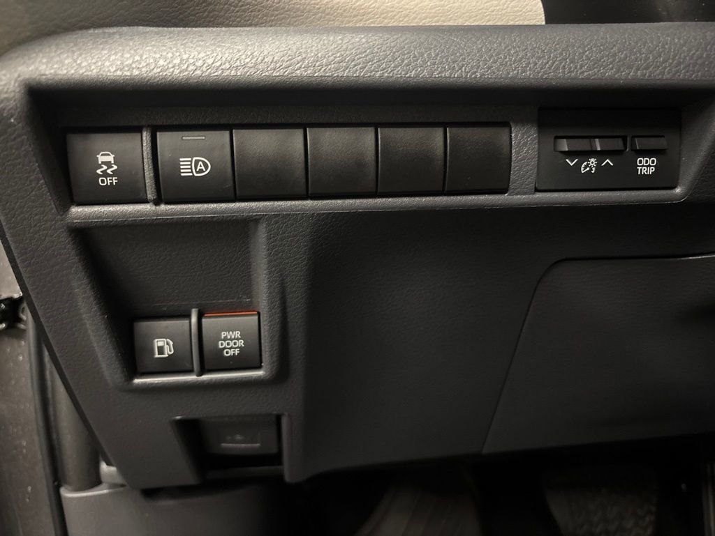 Used 2023 Toyota Sienna LE FWD image 18