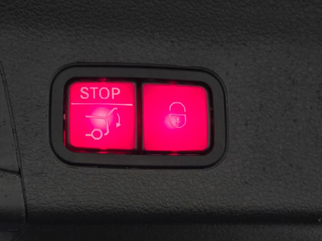 Used 2022 Mercedes-Benz GLS 450 4MATIC image 25