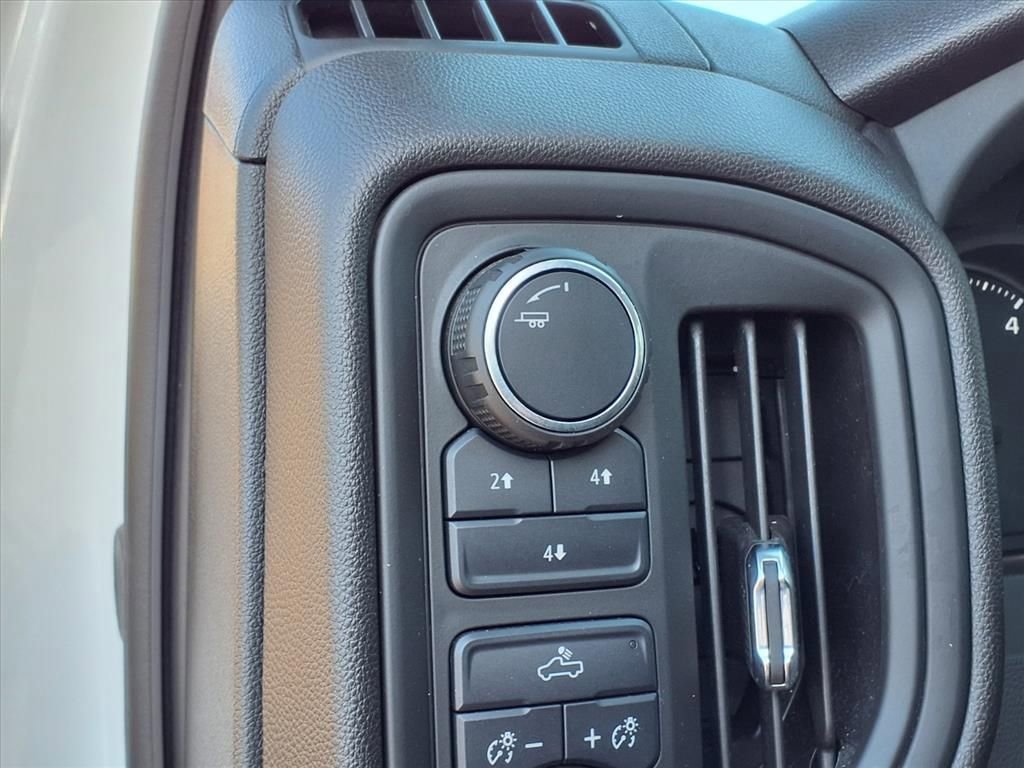 Used 2025 Chevrolet Silverado 3500 W/T image 29