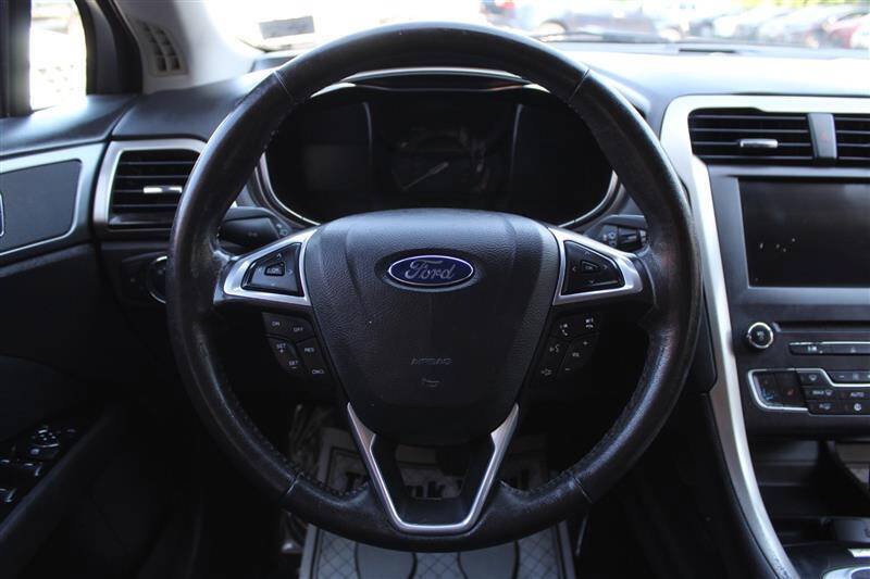 Used 2016 Ford Fusion SE w/ Equipment Group 202A FWD image 14