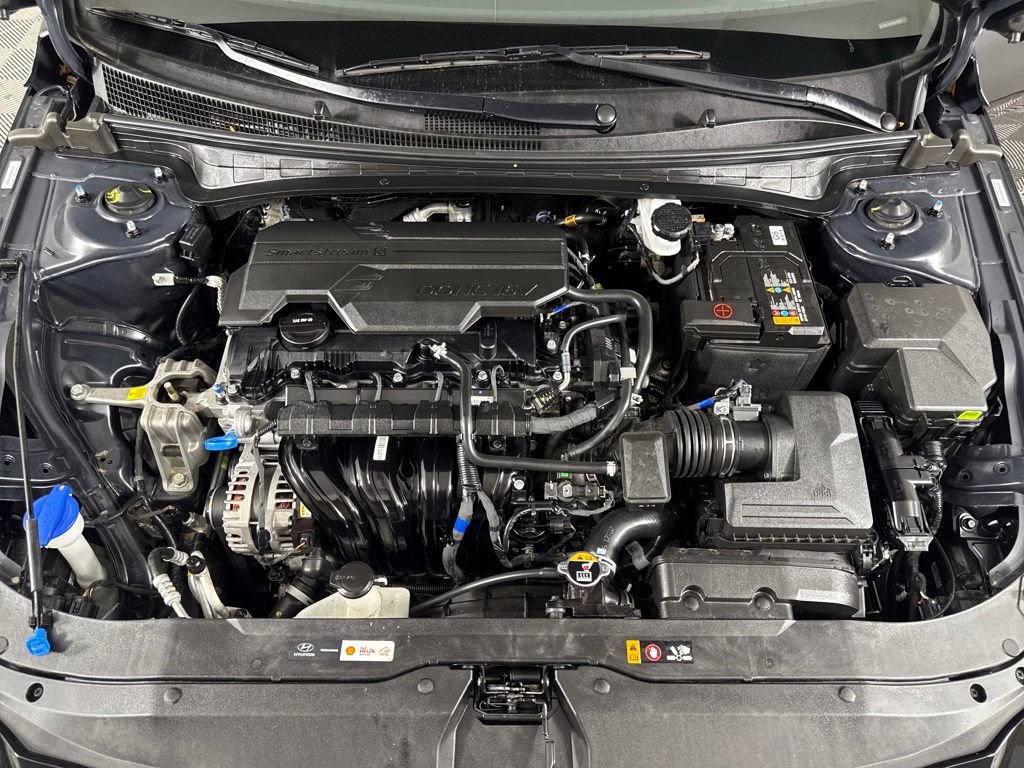 Used 2025 Hyundai Elantra SEL image 12