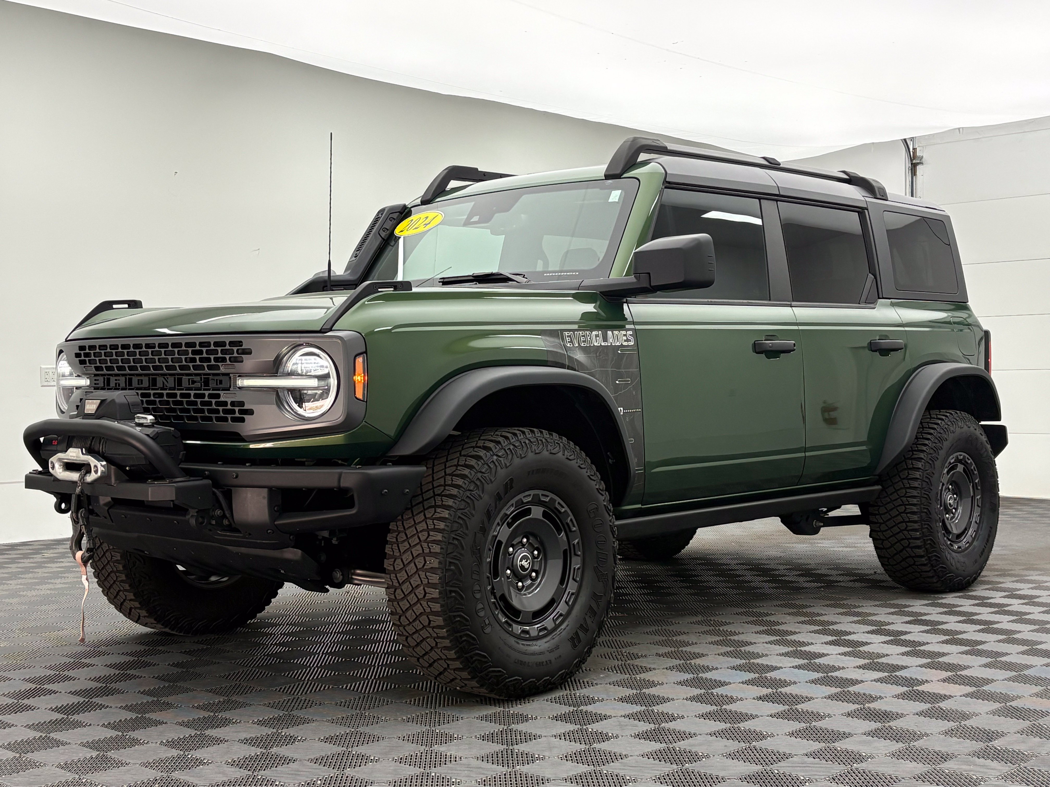 Used 2024 Ford Bronco Everglades AWD/4WD image 2