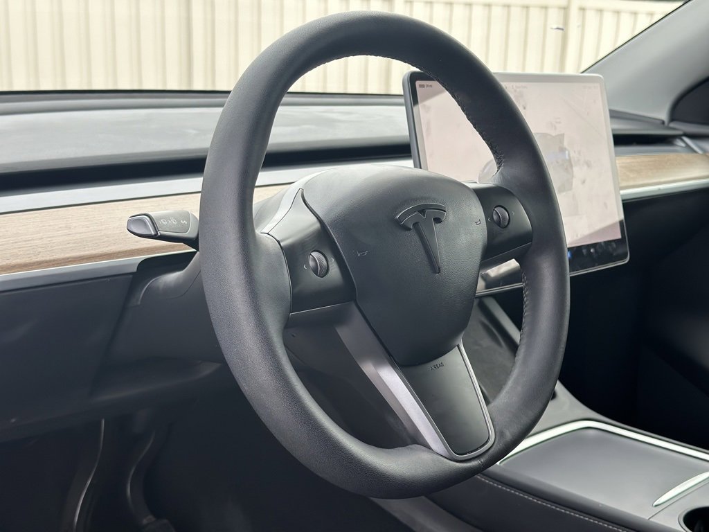 Used 2022 Tesla Model Y Long Range image 16