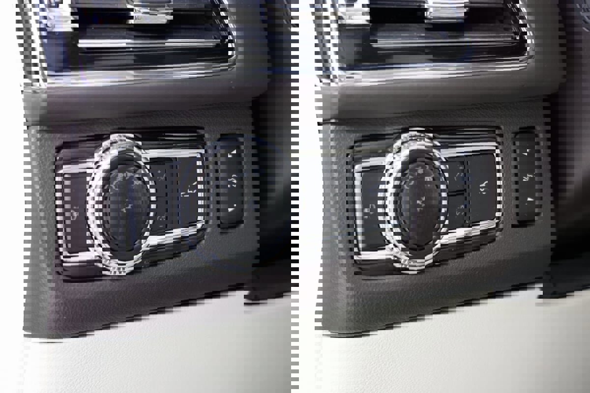 Used 2020 Lincoln Navigator L Black Label w/ Cargo Convenience Package image 26