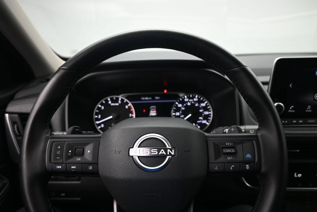 Used 2025 Nissan Rogue SV AWD/4WD image 14
