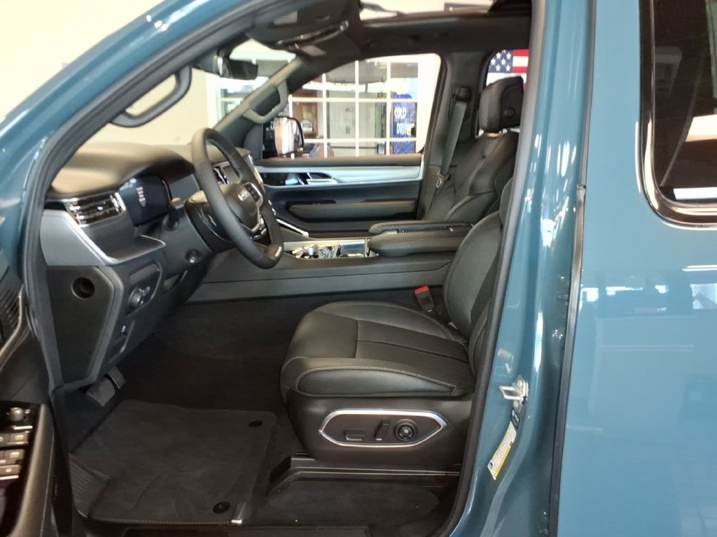 New 2026 Jeep Grand Wagoneer L Limited AWD/4WD image 6