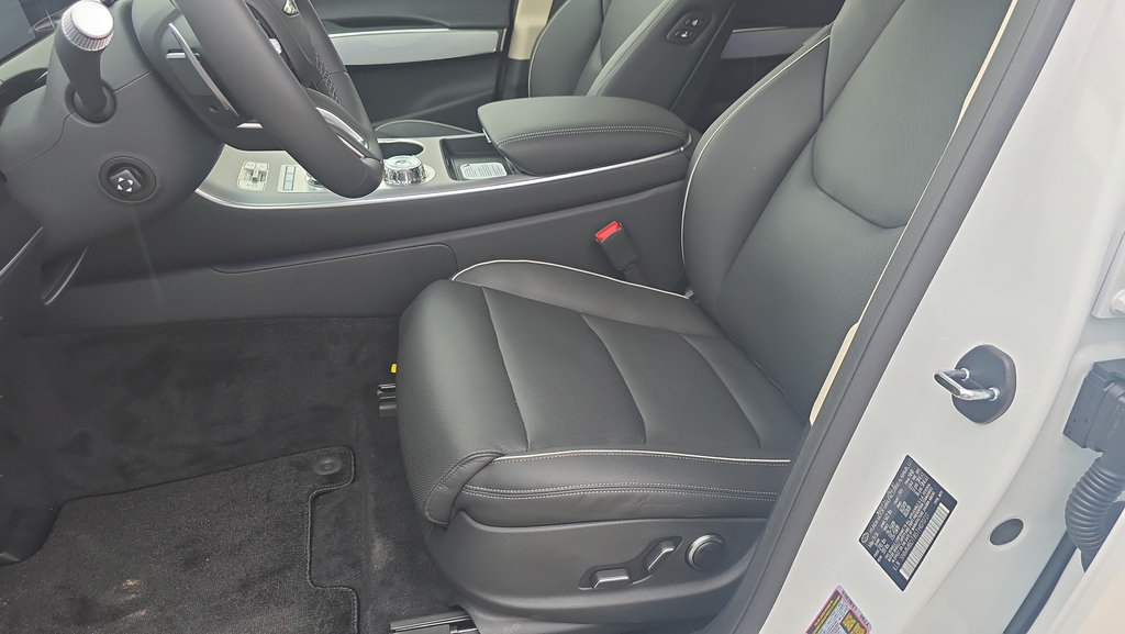 New 2026 Genesis GV70 2.5T Advanced AWD/4WD image 13