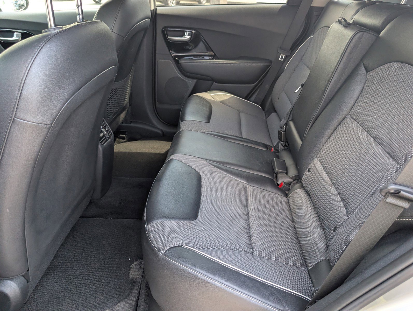 Used 2022 Kia Niro EX w/ Cold Weather Package FWD image 11