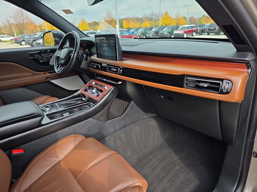 Used 2023 Lincoln Aviator Reserve w/ Equipment Group 201A image 18