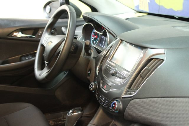 Used 2016 Chevrolet Cruze LT w/ LT Convenience Package FWD image 10