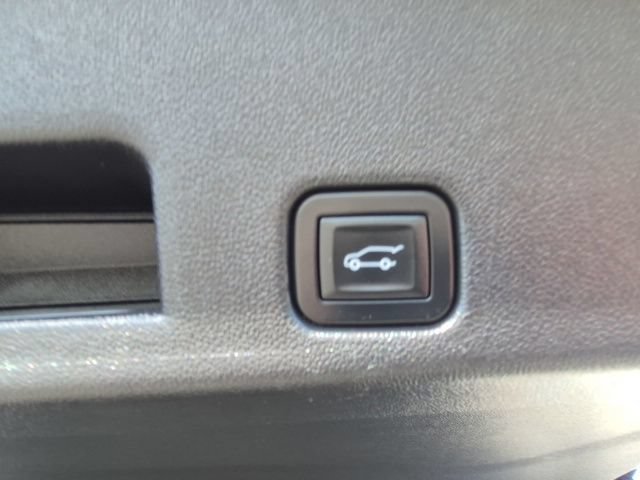 Used 2024 Chevrolet Traverse RS AWD/4WD image 16